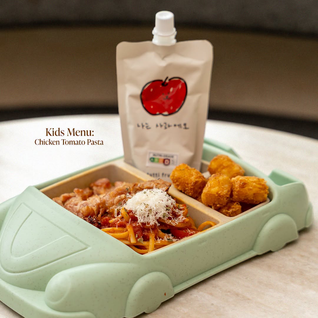 Kids Menu Chicken Tomato Pasta at Lola's Cafe