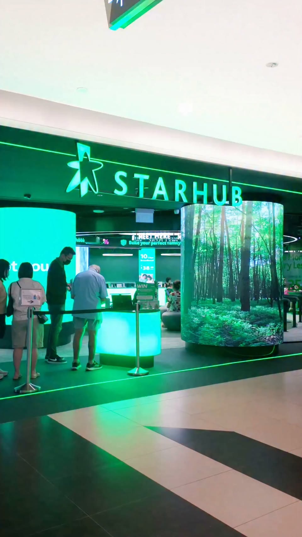 StarHub new store at Tampines Mall