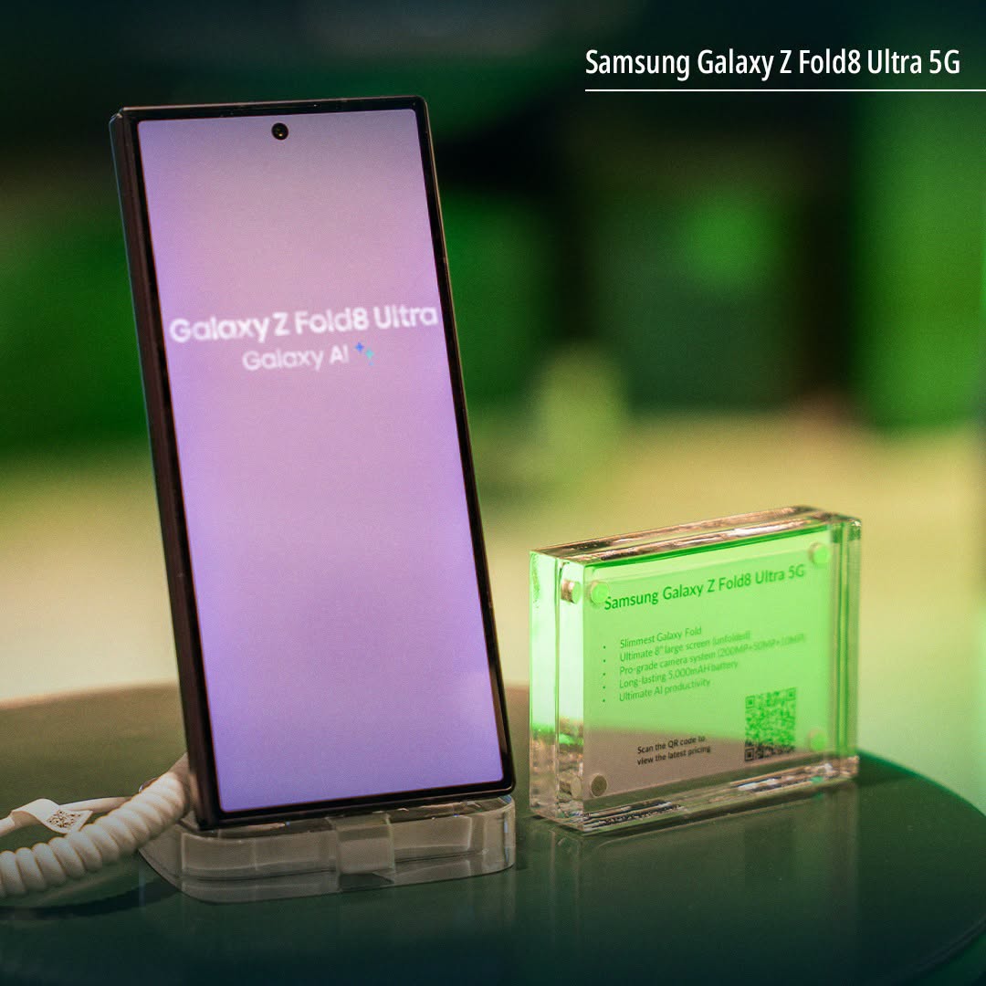 Samsung Galaxy Z Fold8 Ultra 5G at StarHub Tampines Mall