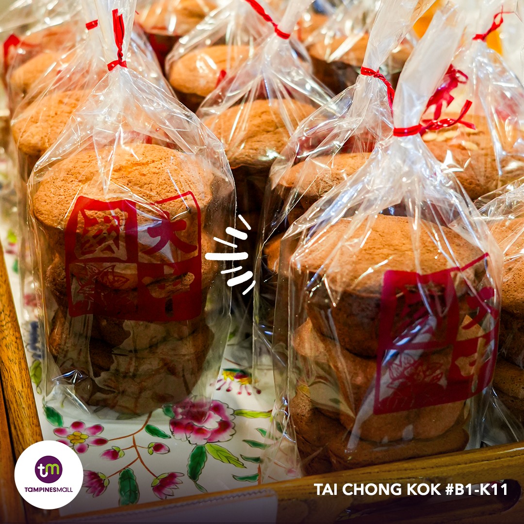 Tai Chong Kok's new Osmanthus Almond Cookies, beautifully presented.