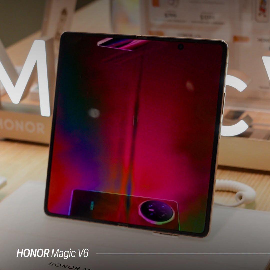 HONOR Magic V6 foldable smartphone dual-screen display