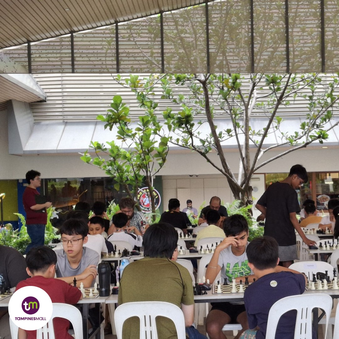Spectators watching the PlayNow! Grand Prix Chess Challenge