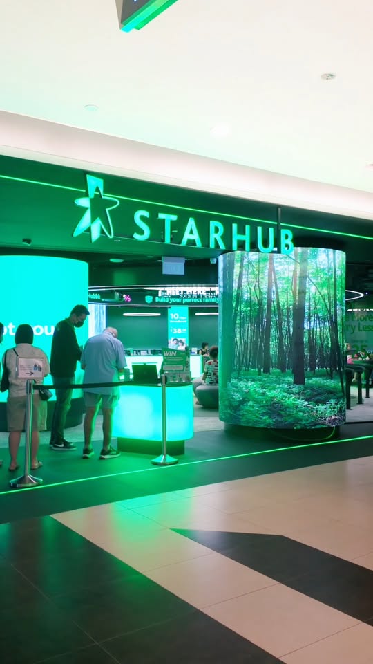 StarHub SIM customisation counter at Tampines Mall