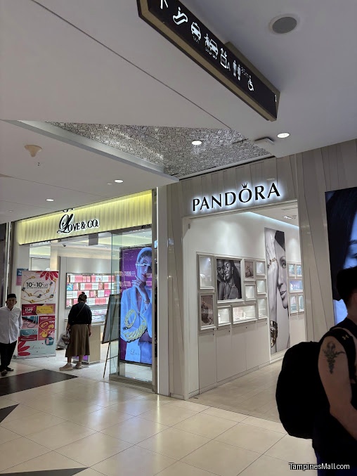 Love & Co. Tampines Mall - Engagement diamonds ring & Wedding bands