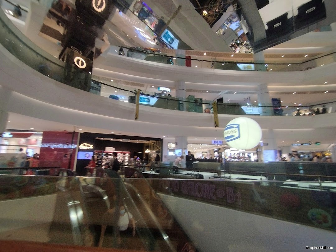 伊勢丹 Isetan Tampines